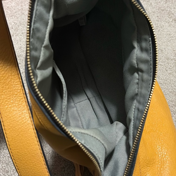 Fossil Hannah Hobo Shoulder Bag Amber Gold - Picture 8 of 11